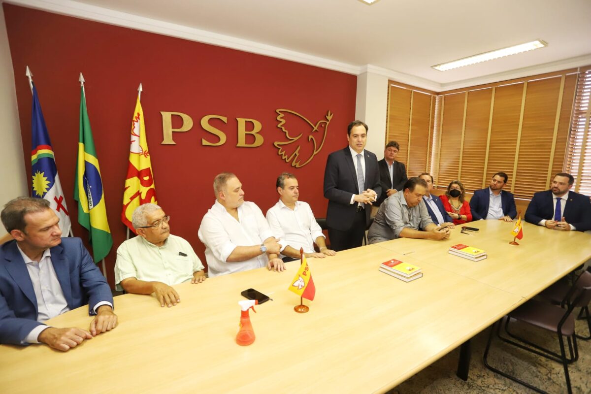 Deputados Rogério Leão e Marco Aurélio se filiam ao PSB