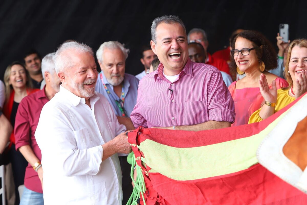 “Eu tenho candidato a governador em Pernambuco: Danilo Cabral”, afirma Lula