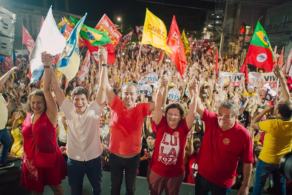 Alegria, emoção e um mar de gente em Brasília Teimosa para a abertura da campanha de Danilo