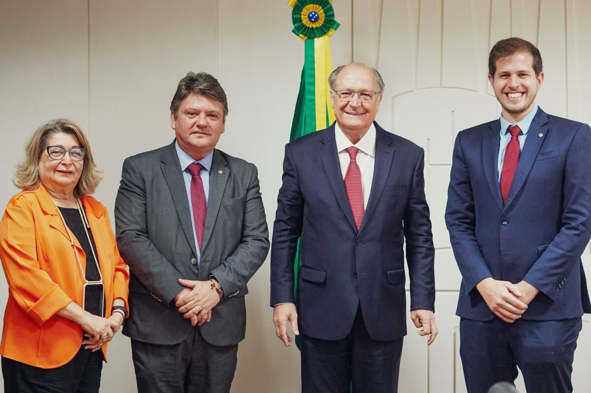 Alckmin, Siqueira e Dino recebem convites para o Seminário Estratégico do PSB