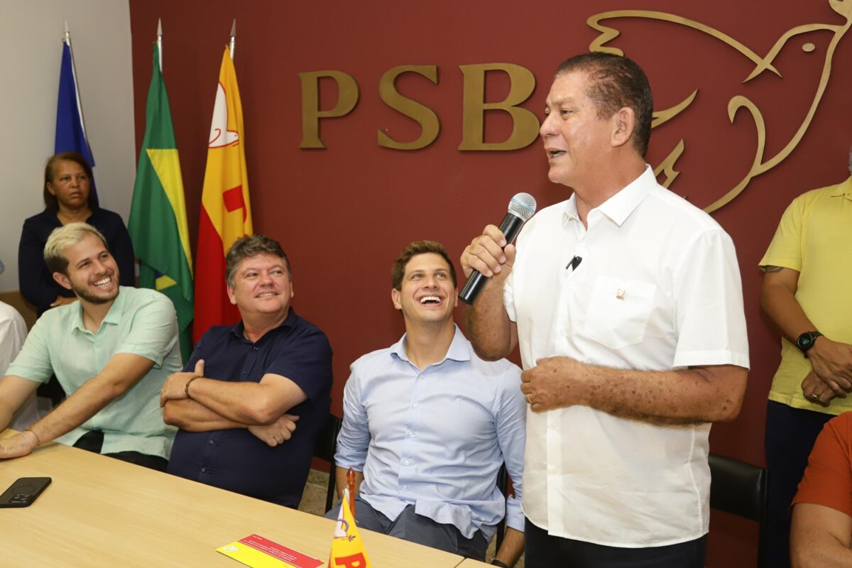Almir Fernando ingressa no PSB e aumenta lista de vereadores do partido no Recife