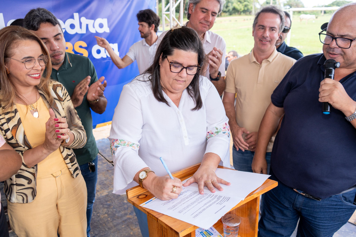 Carol Jordão lança pedra fundamental de unidade de saúde em Ribeirão